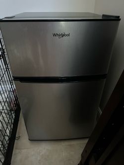 Whirlpool 3.1 cu ft Mini refrigerator