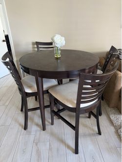 Dining Table & Chairs