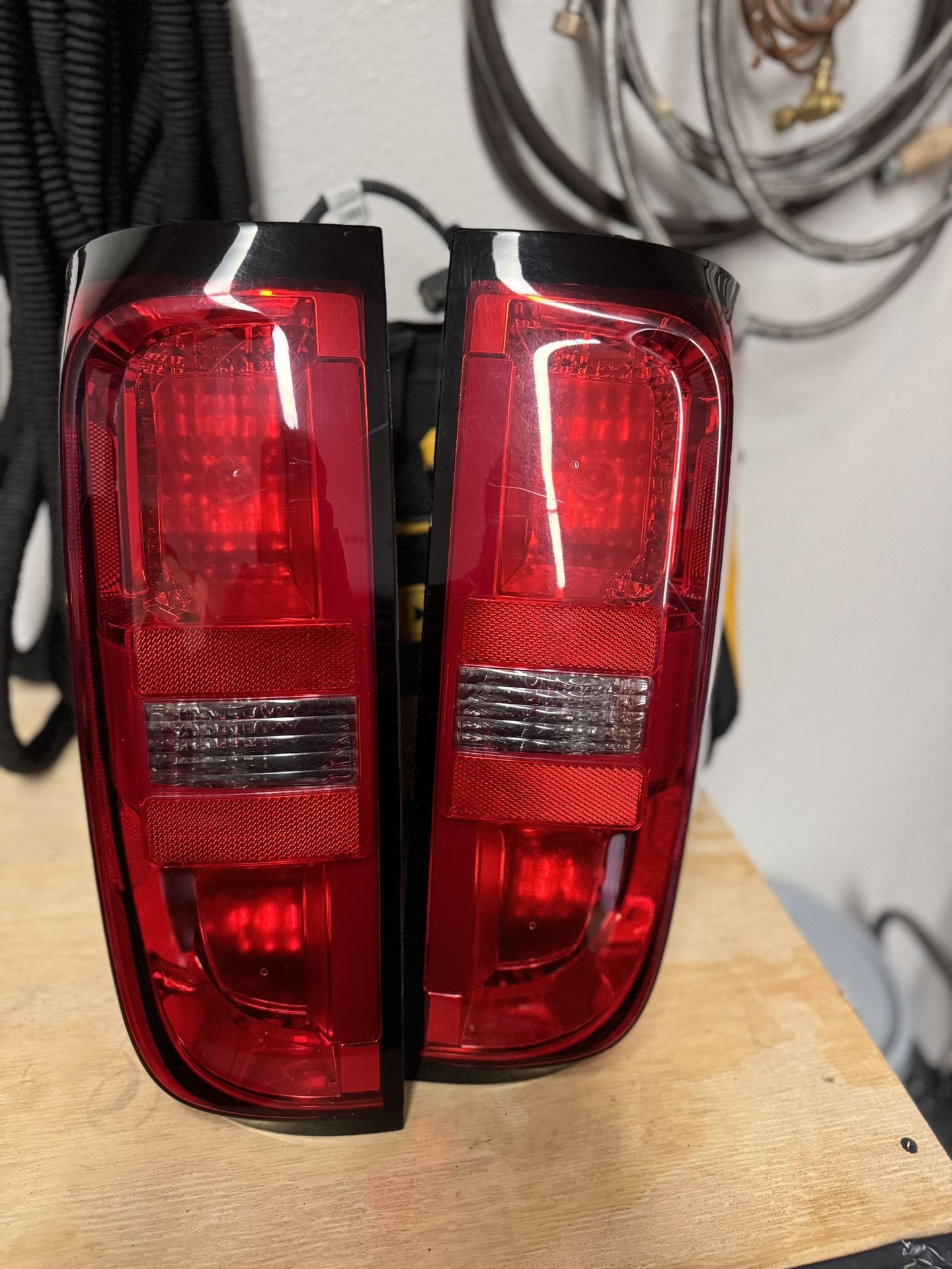 2015-2022 Chevrolet Colorado - Driver and Passenger Side Tail Light, With bulb(s), Halogen, Clear