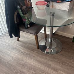 Breakfast table & chairs