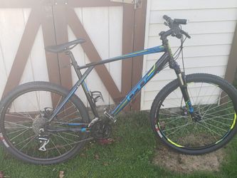 GT OUTPOST 27.5 MOUNTAIN BIKE