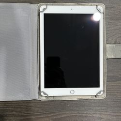 Apple iPad 6th Gen With Cover And Charger