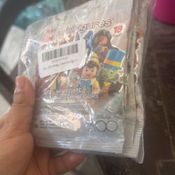 Collectible Figures 