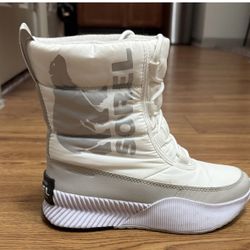 Sorel Winter Moon Boots Size 5