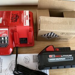 Milwaukee M18 HIGH OUTPUT 8.0 Battery And Rapid Charger.  Brand NEW.  NUEVO.