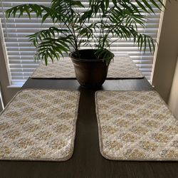 Quilted Table Placemats Set— 4 pieces