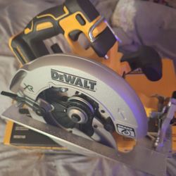 Dewalt Battery Operated Circular Saw