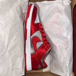 UNLV Dunk low Wmn Size 9 New 