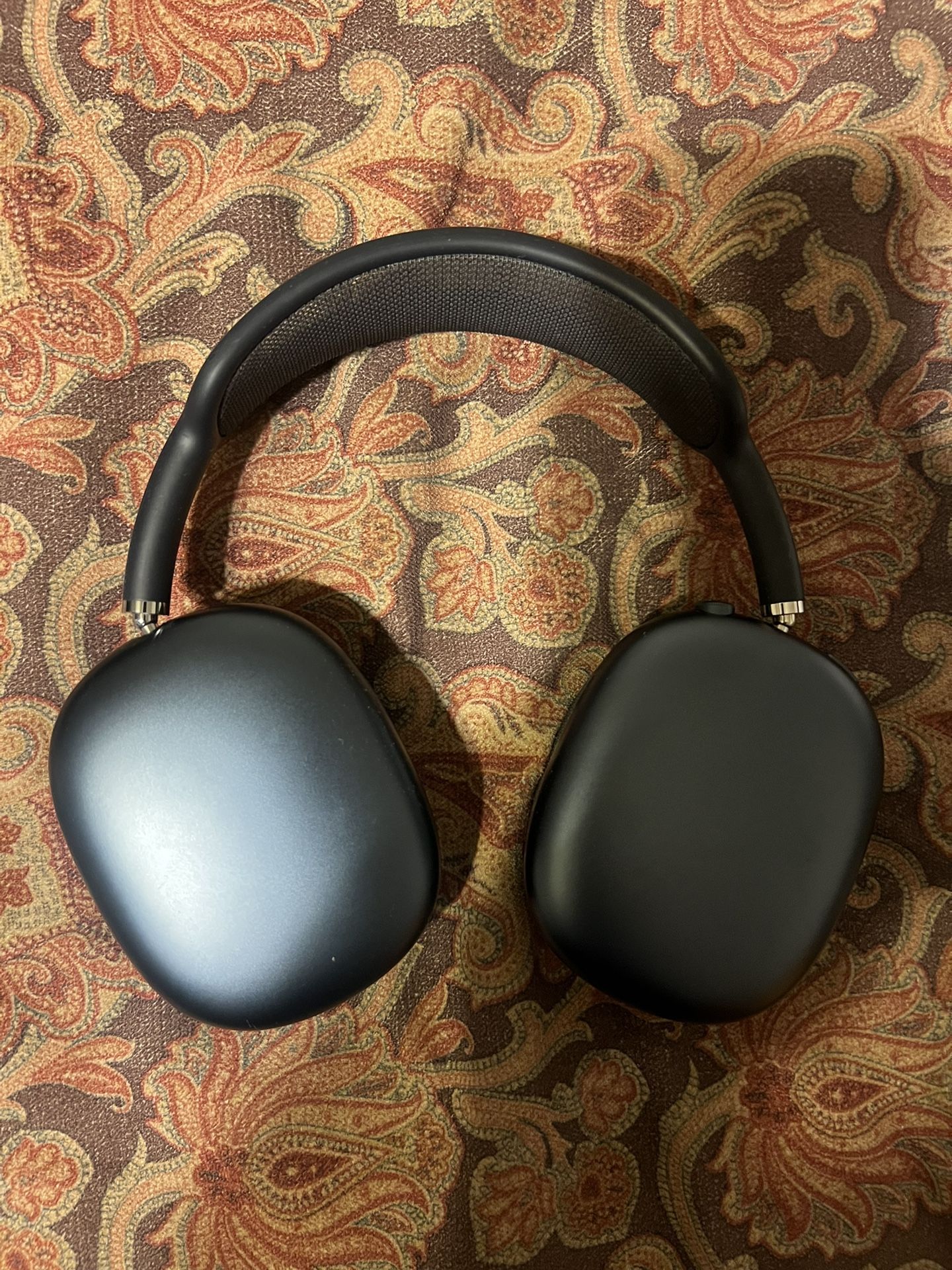 Black Airpod Maxes