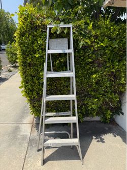 6 feet lightweight aluminum ladder