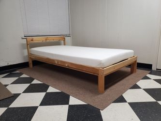 Twin size set - can DELIVER almost anywhere for $20 extra - gently used and in very good condition 😍