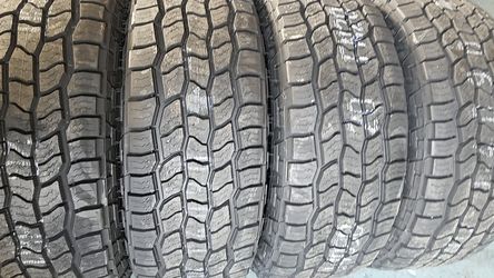 New set of 4 LT265/60R18 Cooper discoverer AT3