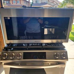 Brand New Samsung Cook Ranch Slide In  Cook Ranch Slide In With Wi-Fi And Microwave Top Matching.  Or Best Offers 