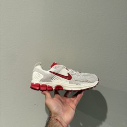 Nike Vomero 5 - Size (GS) 7Y / Women’s Size 8.5 - NEW