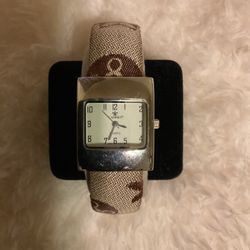Quartz Bangle Bracelet Watch(CANNES)