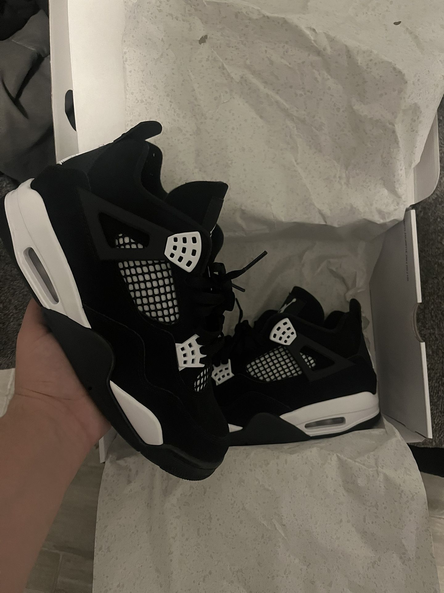Jordan 4 White Thunder 