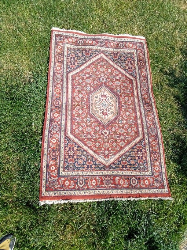 Persian Rug Prayer Rug Carpet 5ft X 38 Inches Oriental Wool Rug In Good Condition