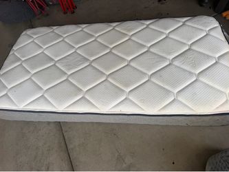 Twin matress