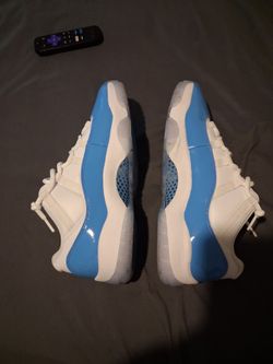 Jordan 11s university blue size 10.5