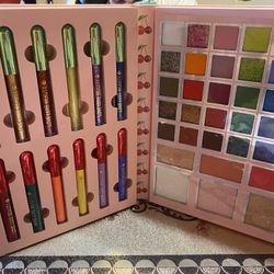 Libro De Maquillaje Each $40