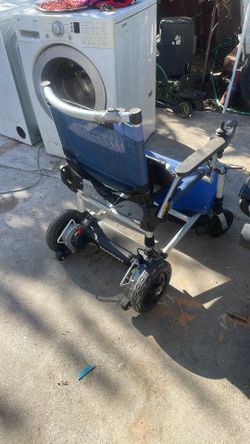 Zoomer Wellchair Bateey Operater