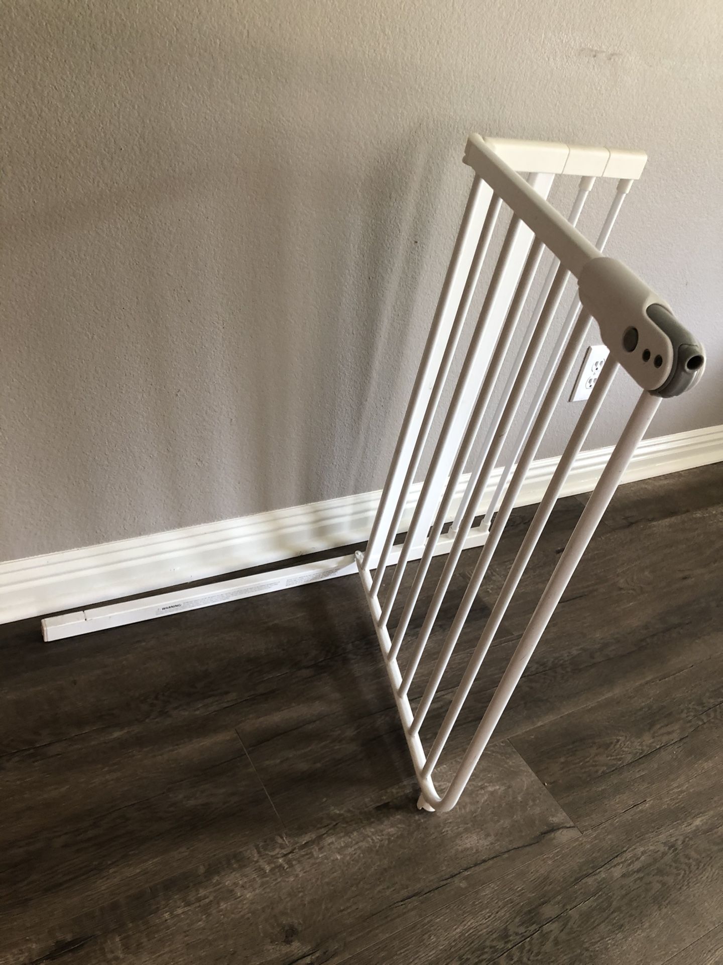 Baby safety gate