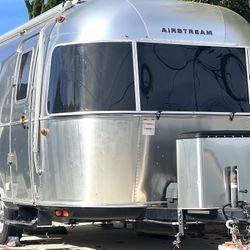 2021 Airstream Bambi 19 CB Trailer