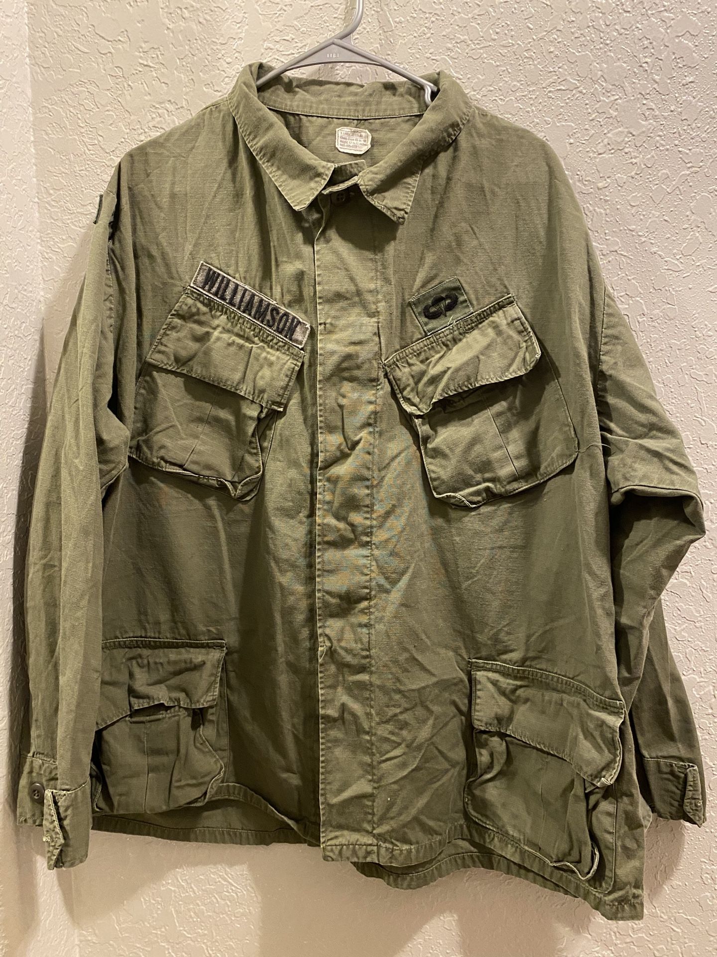US ARMY jungle fatigue jacket Size: XL-Regular Green Men 8(contact info removed) Patches