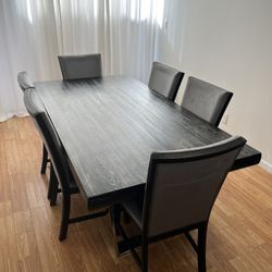 Dining Table + 6 Chairs 