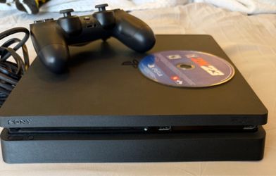 PS4 used in excellent condition