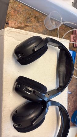 Chrysler Pacifica headphones
