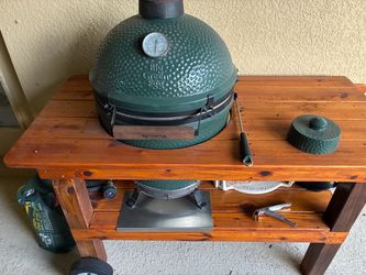Large Green Egg with Table