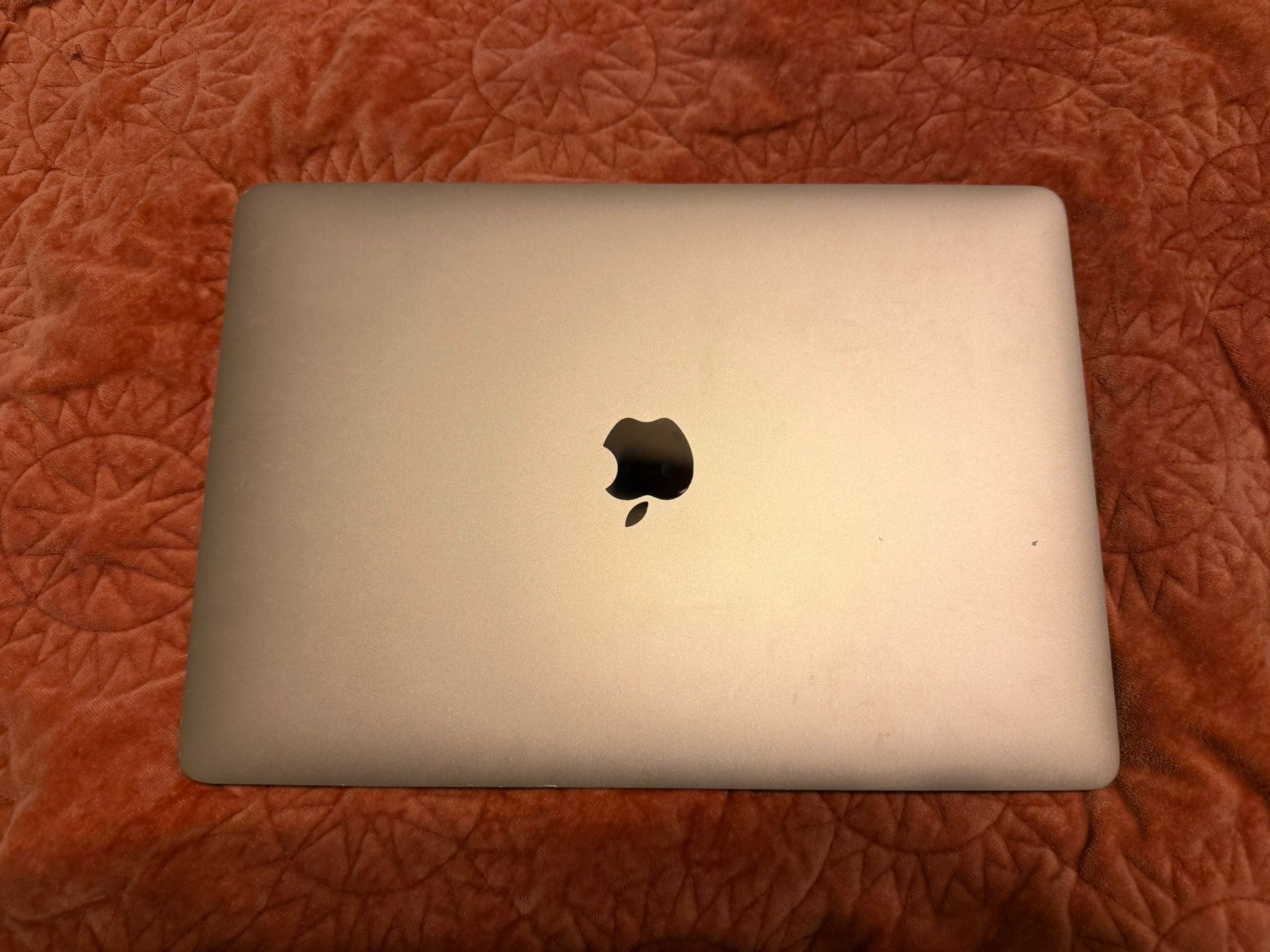 MacBook Air 13.3" Laptop - Apple M1 chip - 8GB Memory - 256GB SSD - Gold