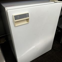 Mini fridge
