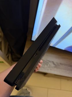 PlayStation 4 Slim (CUH-2000 series)