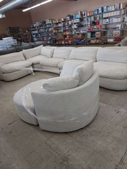 Holley sectional with chair