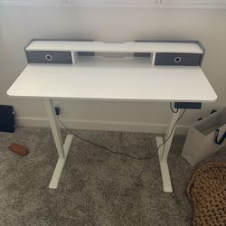 Motorized desk Seated/standing