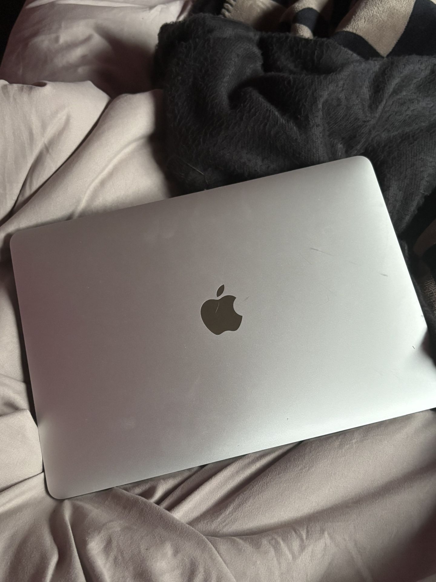 MacBook Pro M1 13 Inch 8gb ram 256gb Storage