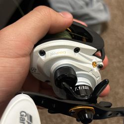 Abu Garcia Max Pro Baitcaster reel for Sale in Madera, CA - OfferUp