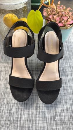 Black wedge shoes size 7.5