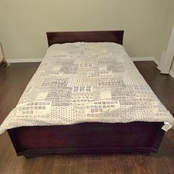 Deluxe Twin XL Bed With Foot And Headboard And Bedding 