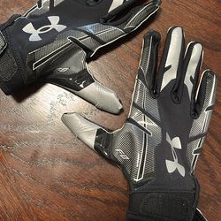 Under Armour Boys Small Football Gloves