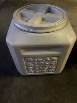 Vittles Vault Pawprint Outback Food Storage Container by Gamma2