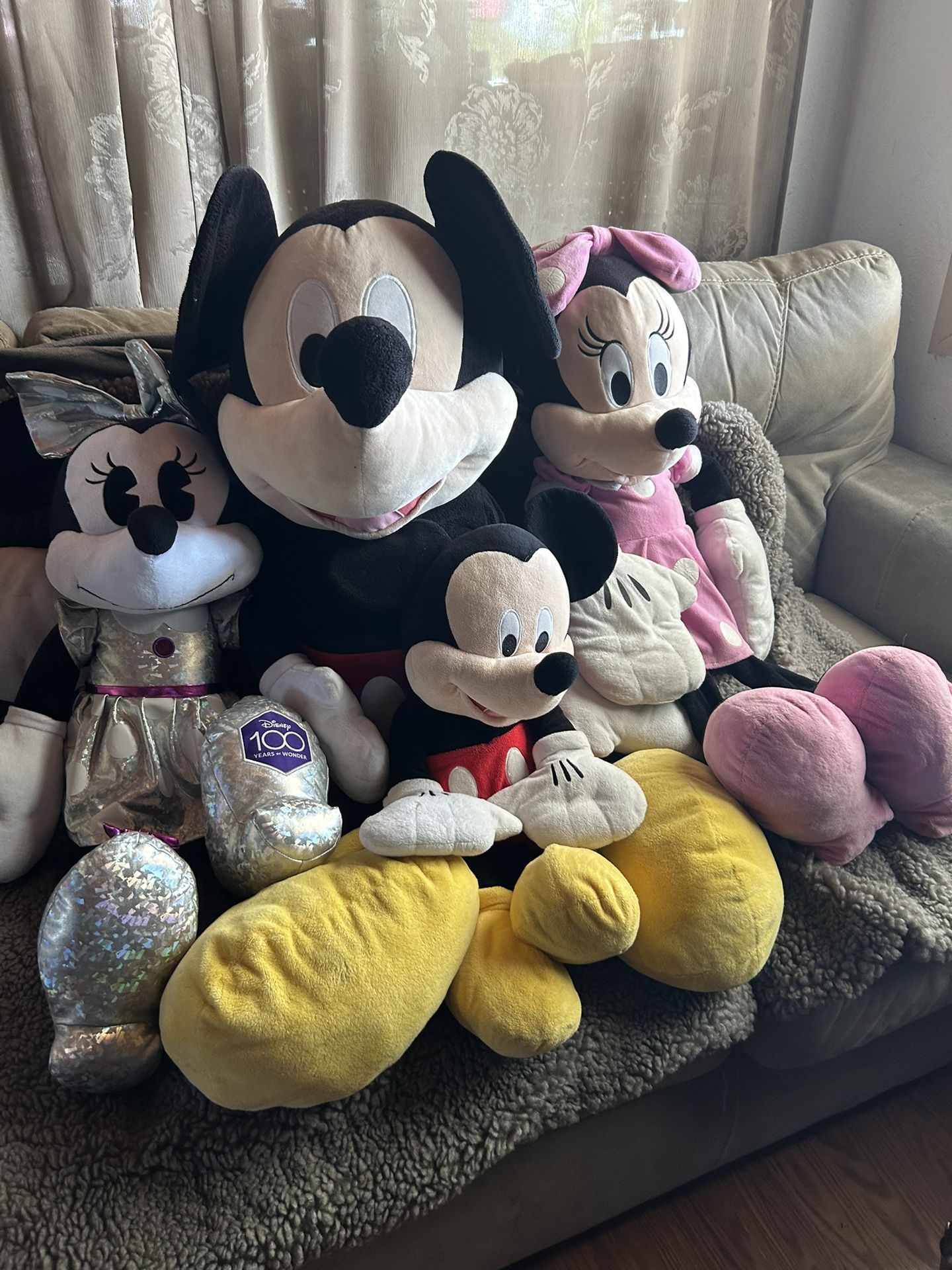 Mickey Mouse Y Amigos.
