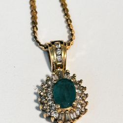 VTG 14K Yellow Gold 1 carat Oval Emerald/Diamond Halo Necklace Pendant w/ Chain