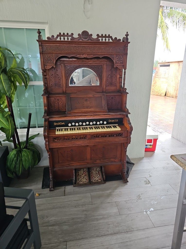 Story And Clark Chicago Organ Piano