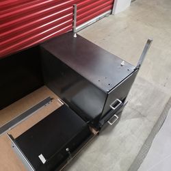 Super solid desktop in very good condition. 