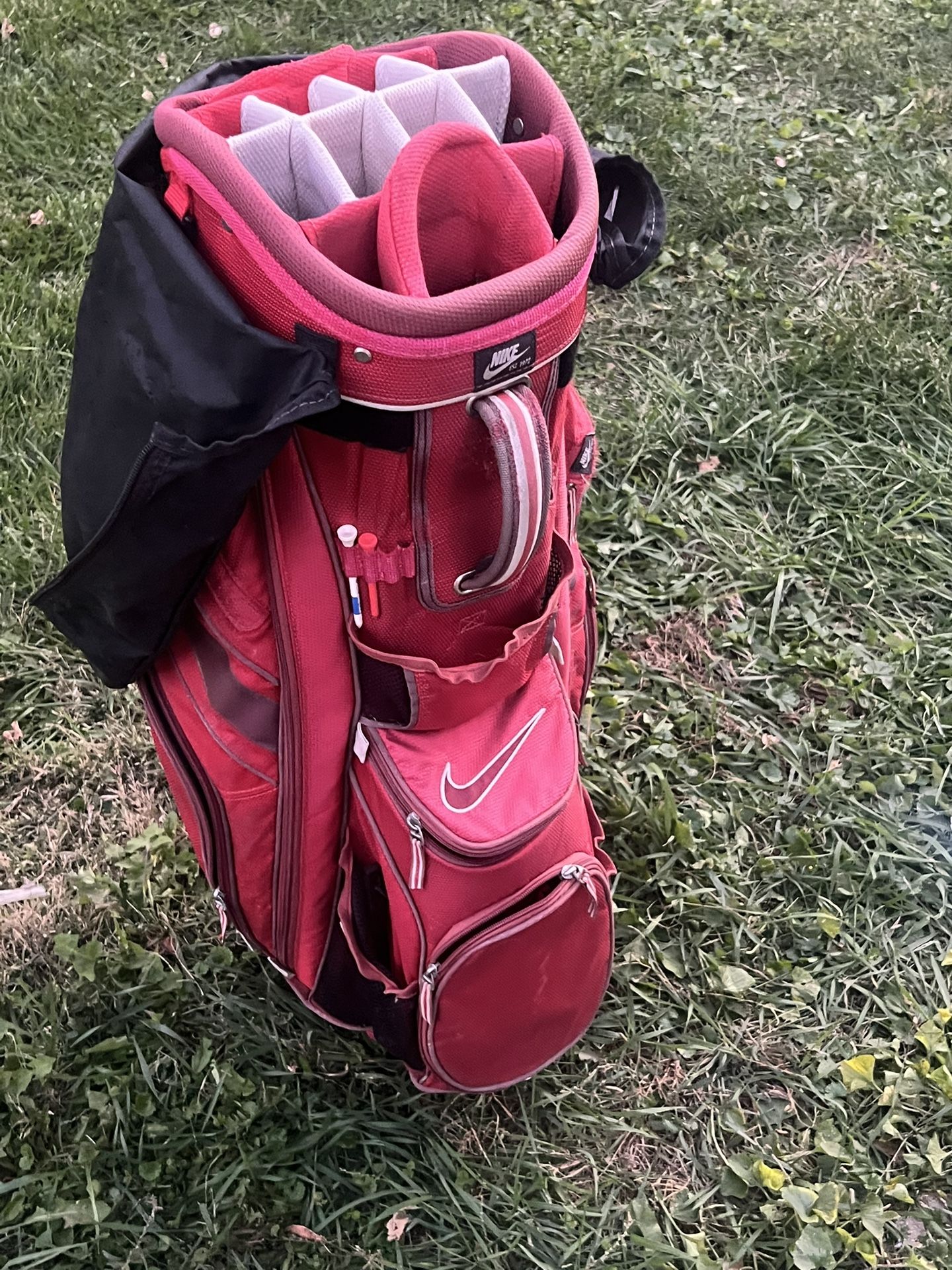 Red Nike Golf Bag