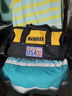 New Dewalt Duffle Tool 🔧 Bag 🎒 With Outside Pockets