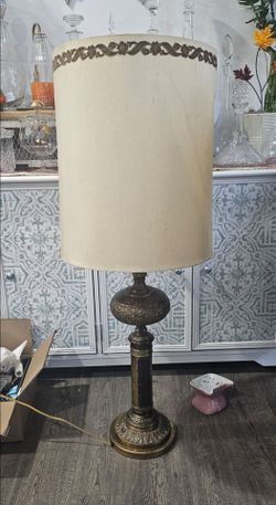 Vintage MCM Hollywood Regency-style brass lamp
